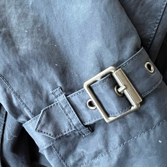 Burberry Brit Trench - Picture 9 of 11